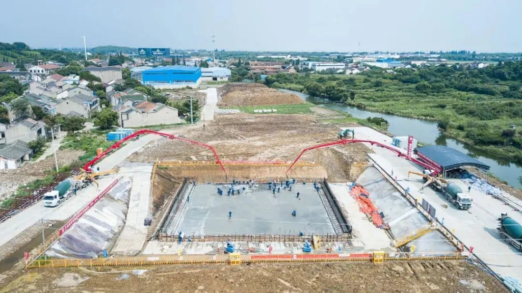 2018年7月31日，太湖隧道首節底板混凝土成功澆筑，為下階段太湖隧道主體結構施工創造了有利條件。